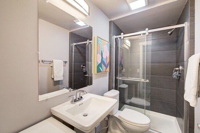 Building Photo - 5bd/2.5ba Edmonds Home