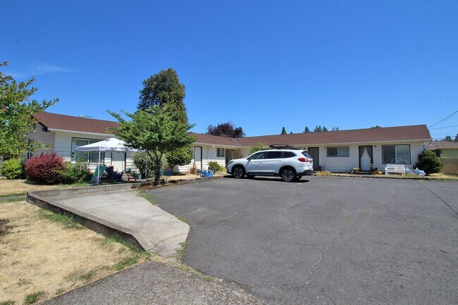 Primary Photo - 2208-2208 NE 80th Ave