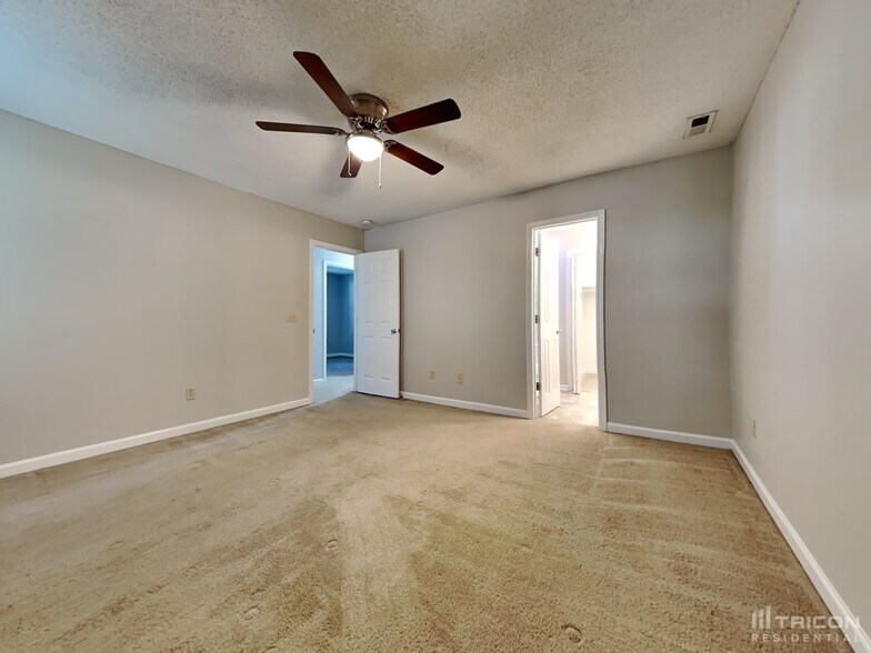 Building Photo - 124 Devonport Dr
