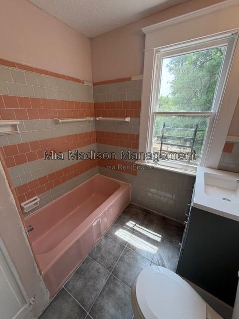 Building Photo - 513 W 35th St