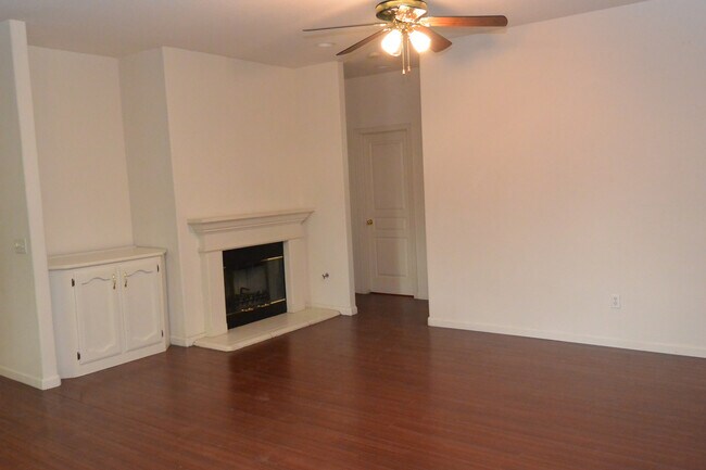 Building Photo - 2222 N Quincy Ct