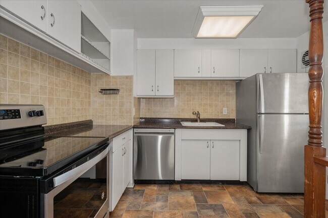 Building Photo - 5629 N Moore St