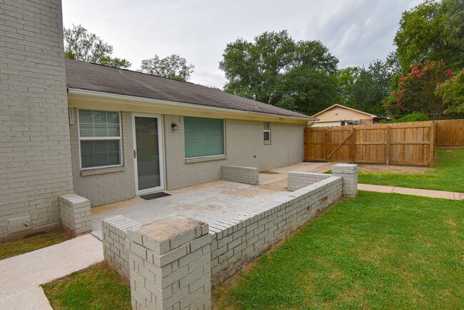 Building Photo - Gorgeous 3 Bedroom, 2 Bathroom home in Tyl...