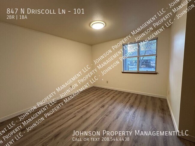 Building Photo - 847 N Driscoll Ln