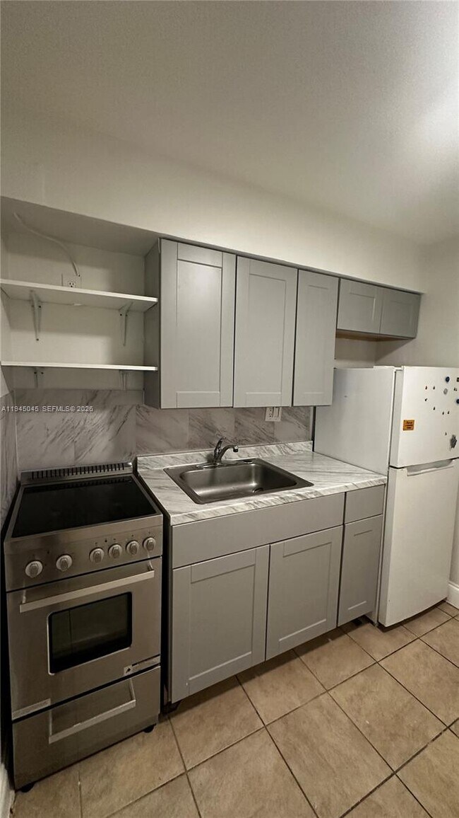 Building Photo - 732 Moffett St