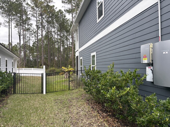 Building Photo - 285 Holly Forest Dr