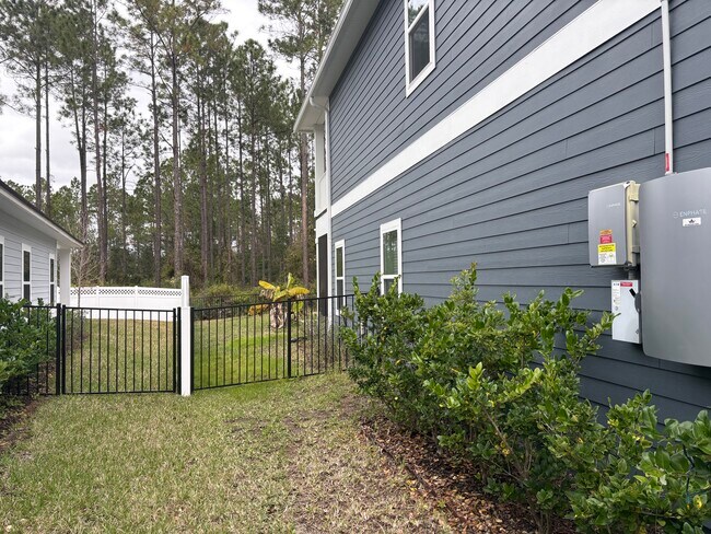 Building Photo - 285 Holly Forest Dr