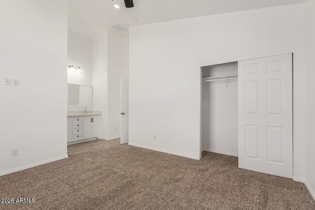 Building Photo - 8335 W Pineveta Dr