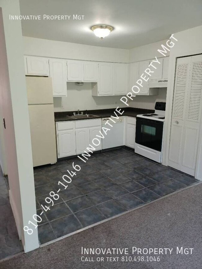 Building Photo - 6012 Holiday Gardens Dr