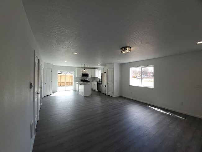 Building Photo - Newer Build