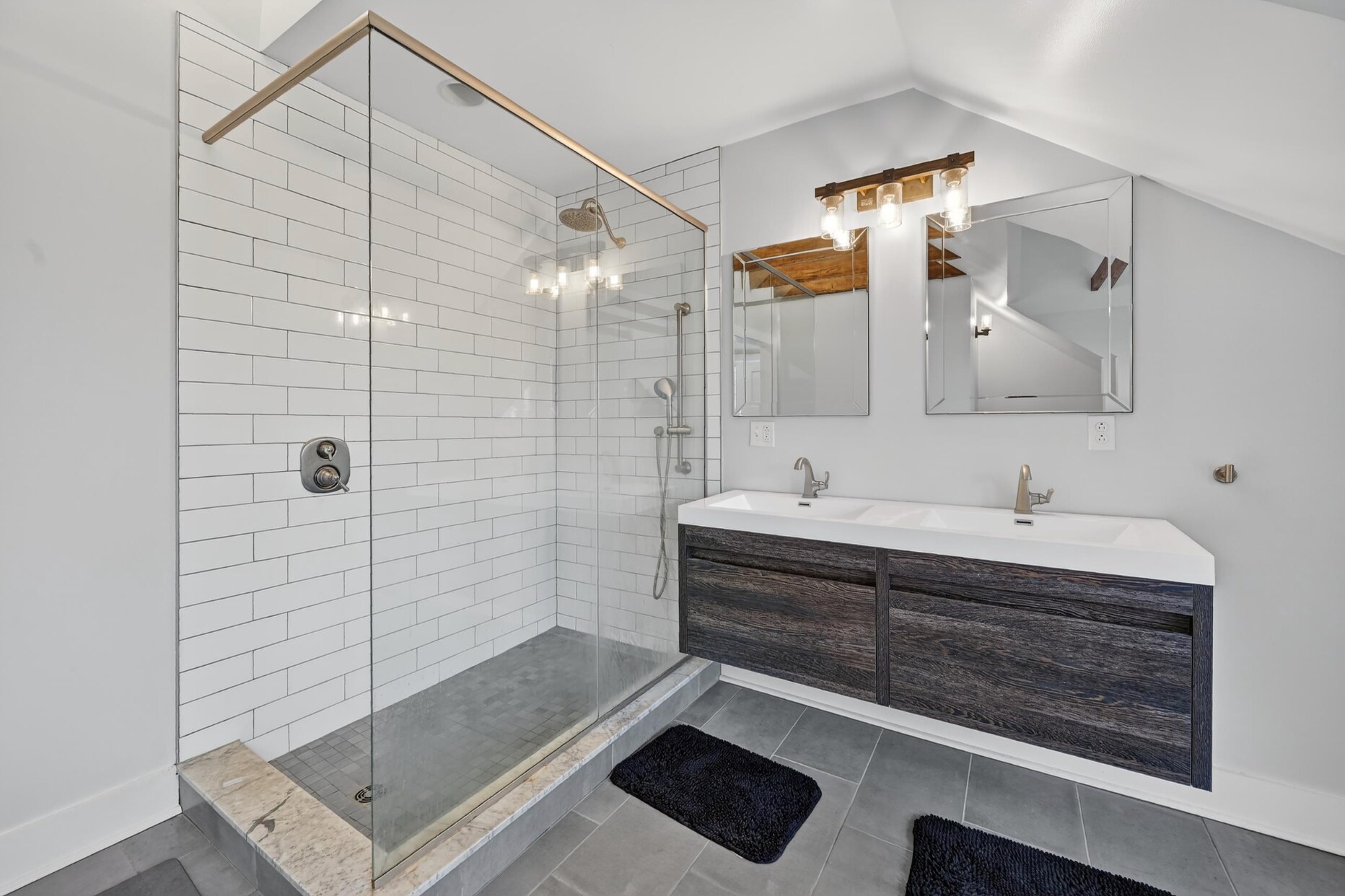 Building Photo - 5549 Columbo St