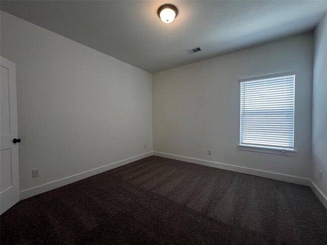 Building Photo - 10931 Cres Spg Dr