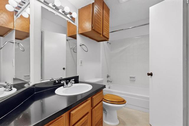 Building Photo - 2205 La Costa Dr