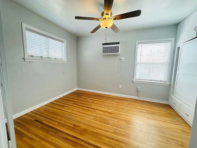 Building Photo - 7 E Clark St