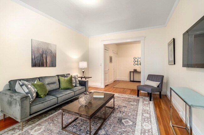Primary Photo - 382 Riverway St