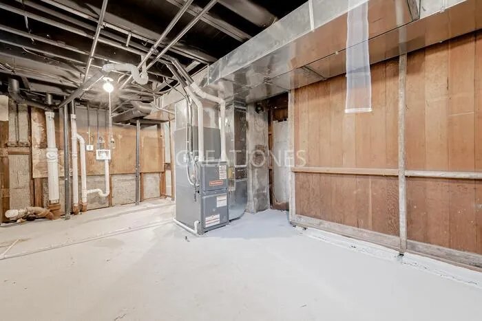 Building Photo - 812 N Elm Ave