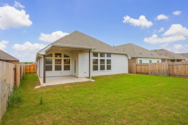 Building Photo - 335 Spinnaker Loop