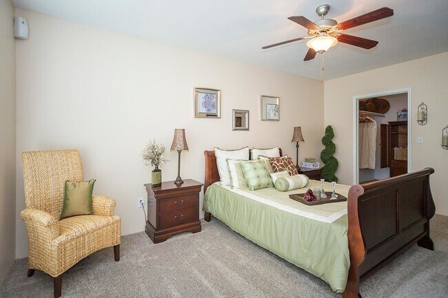 Building Photo - Spacious & Stylish 2 Bed — 1 Month Free!