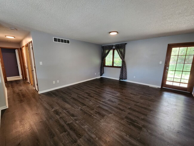 Building Photo - 2-Car Garage + Washer & Dryer + Recently Updated! Available September 3rd!