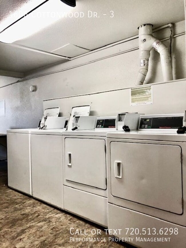 Building Photo - 1606 Cottonwood Dr