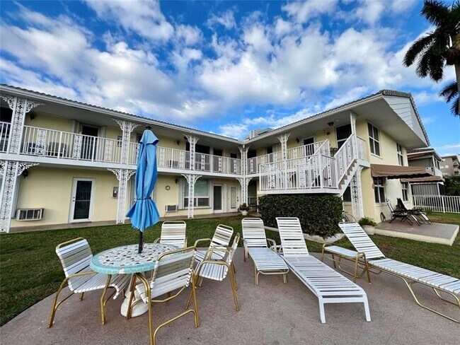 Building Photo - 2840 NE 33rd Ct