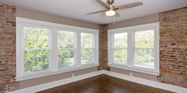 Primary Photo - 609/611 e 43rd Street