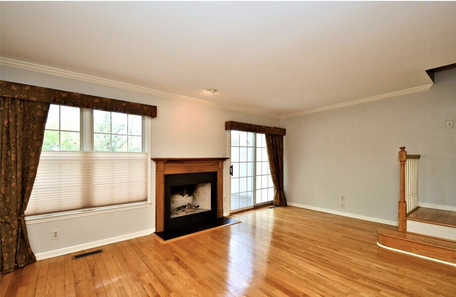 Living Area-Rear - 3051 Mitchell Ct