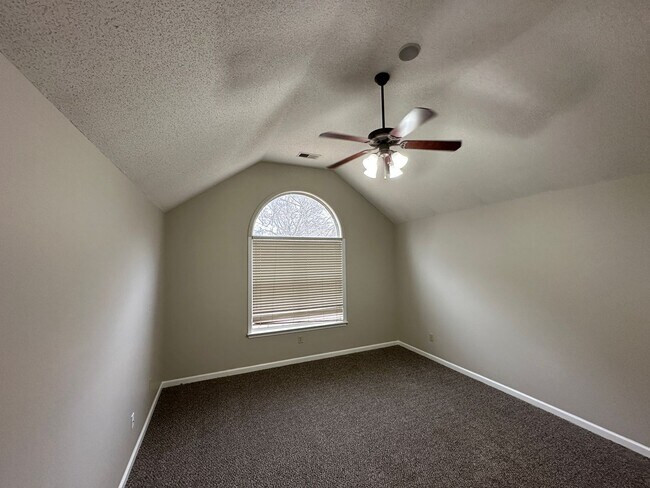 Building Photo - 3BD/2BA 1,640 sq. ft. Home With Split Floor Plan. Pets Are Welcome With Owner's Approval.