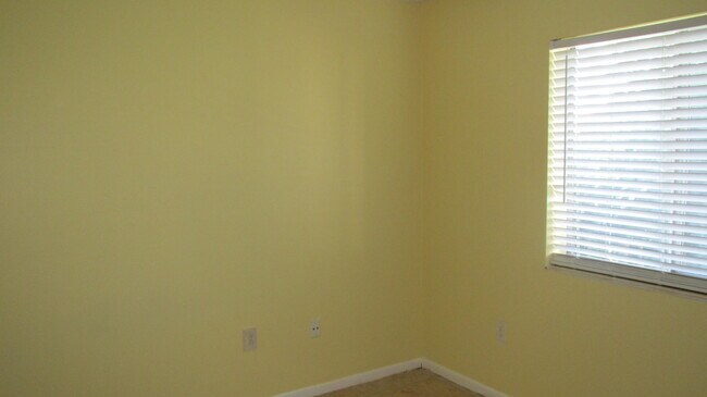 Building Photo - 6100 Forest Hill Blvd