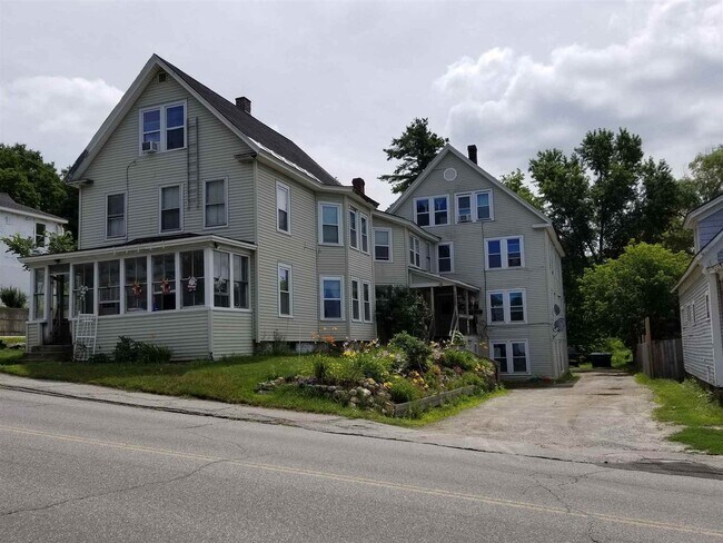 Building Photo - 37 Maple St