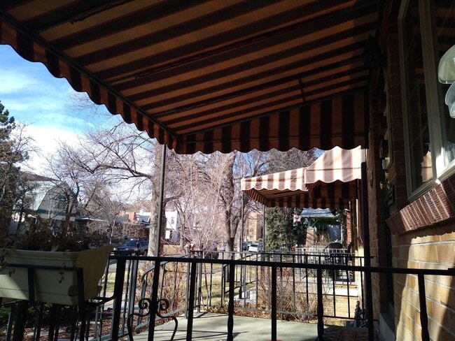 Building Photo - Alamo Placita Adorable 3 Bed 2 Bath Bungalow w/ CACH, Garage, Fenced Yard & More