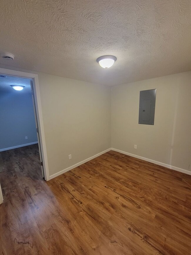 Building Photo - Beautiful 3 Bed 2 Bath House!