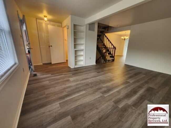 Building Photo - Upgraded End Unit In Amber Meadows
