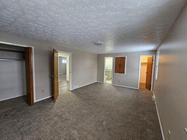 Primary bedroom - 3589 Delmar Dr