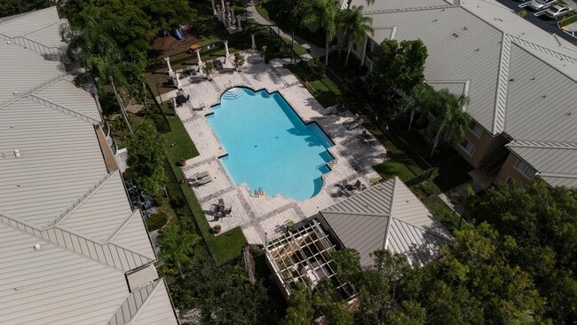 Building Photo - 1300 Crestwood Ct S