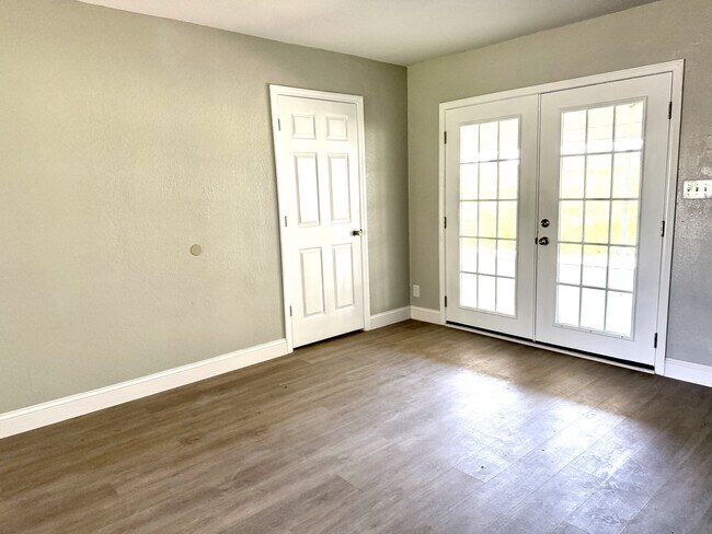 Building Photo - 39 Melody Ln