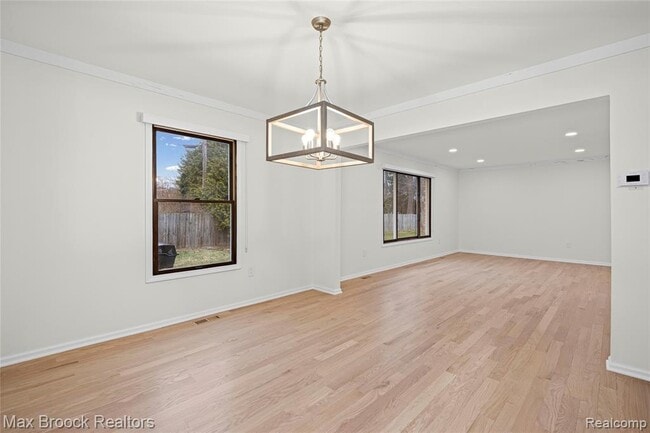 Building Photo - 28977 Lake Park Dr