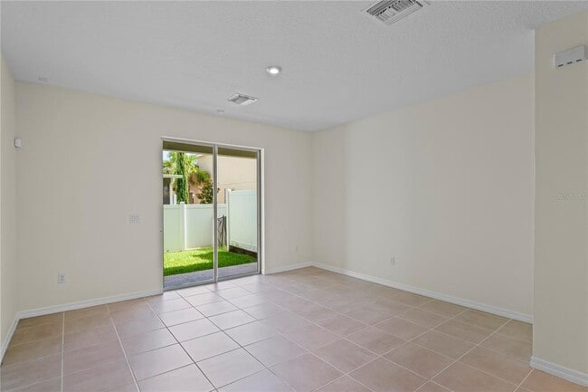 Building Photo - 6240 Fairmont Ln