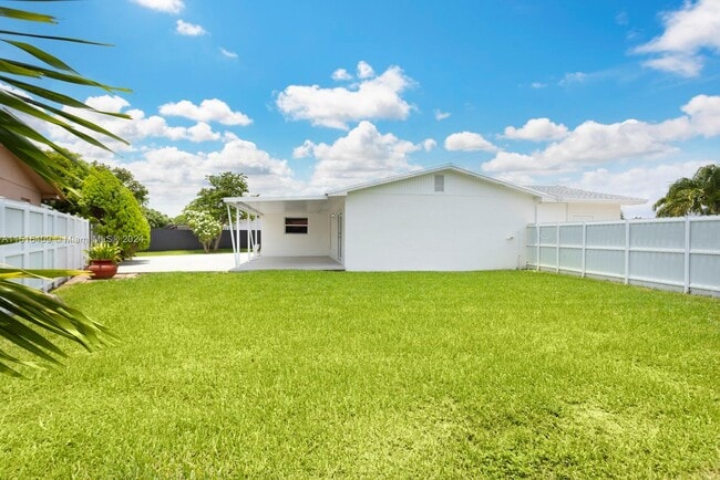 Building Photo - 10770 SW 26th St