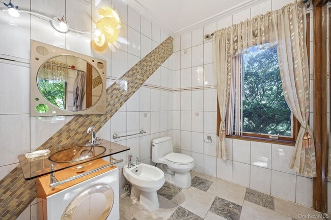 Building Photo - 1 Bridle Path Dr