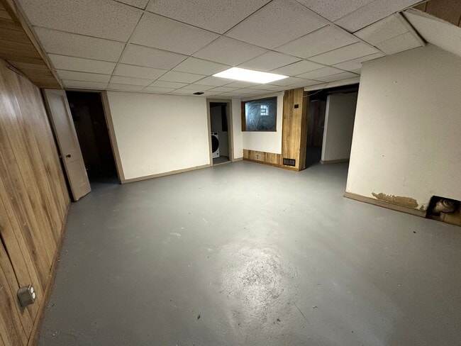 Building Photo - 1119 Alexander St SE