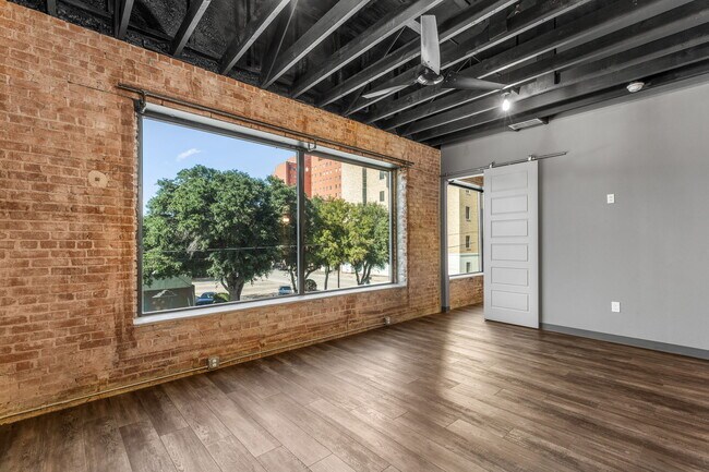 Building Photo - 901 9th St