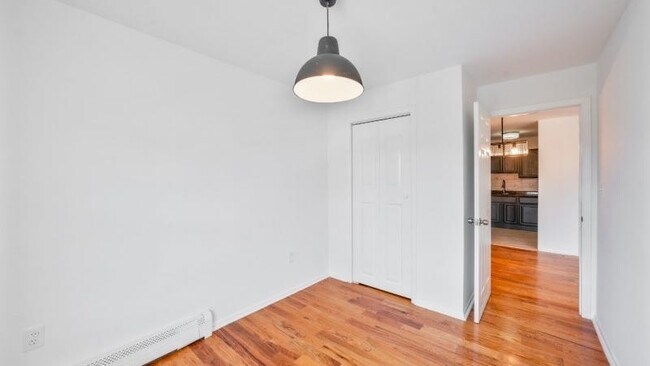 Building Photo - 326 Bond St