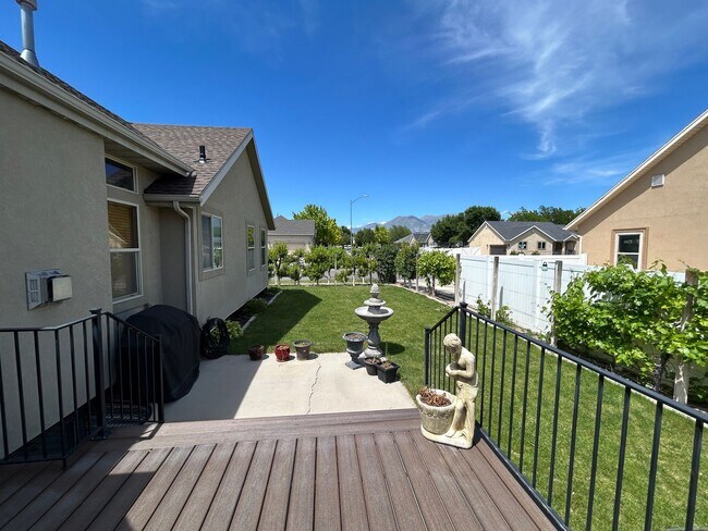 Building Photo - 3 Bedroom 2.5 Bathroom Upstairs Unit in Spanish Fork!