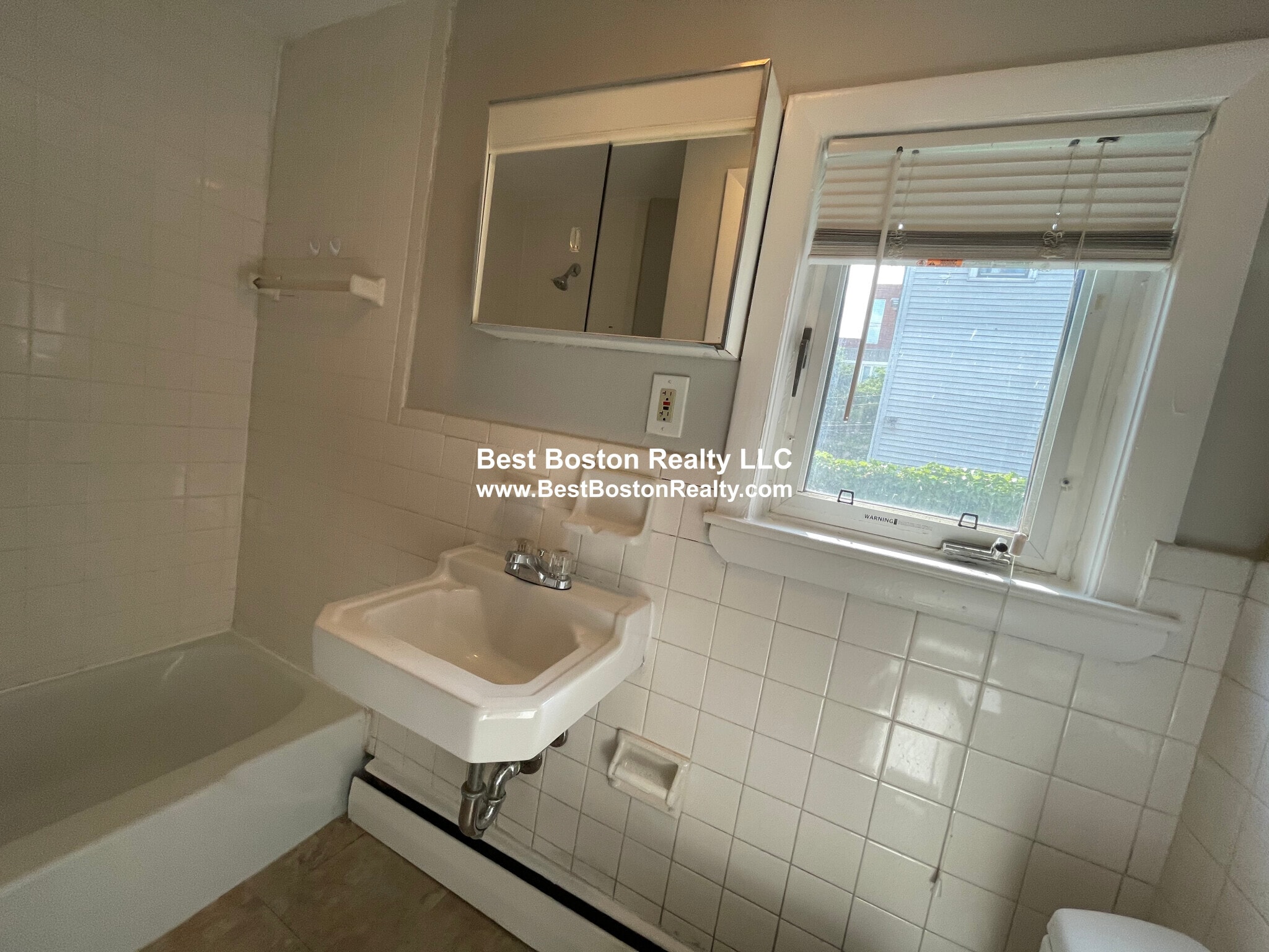 Building Photo - 7 Elmer St