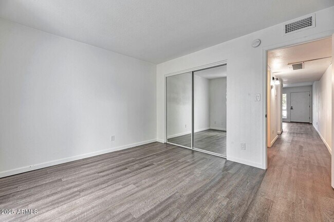 Building Photo - 4231 N 13th Pl