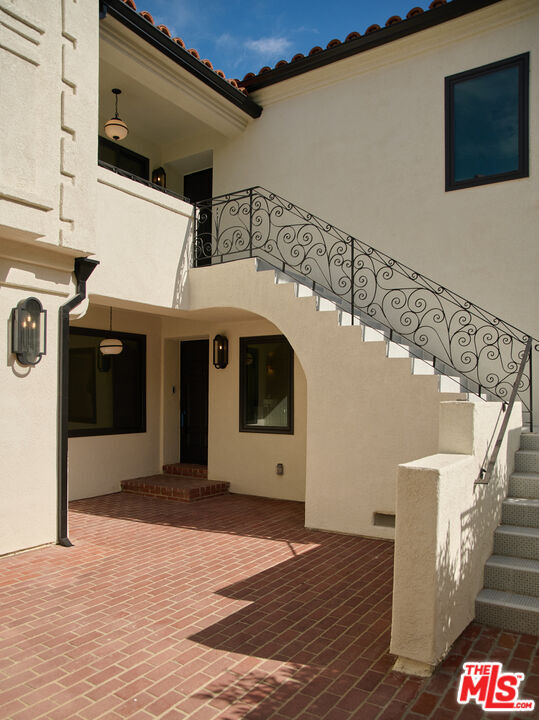 Building Photo - 236 S Reeves Dr