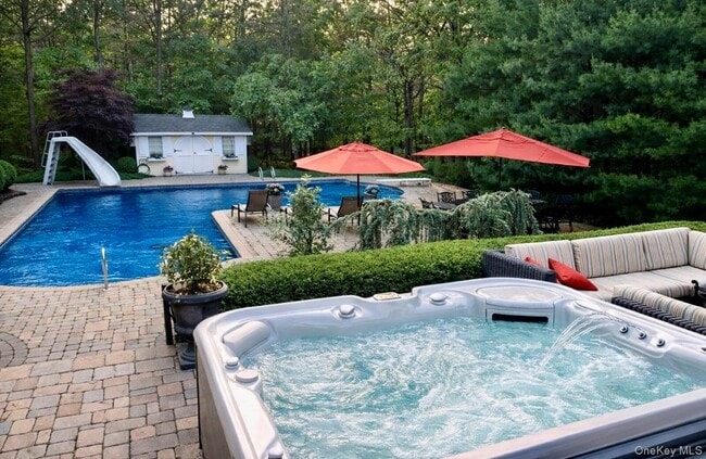 Building Photo - 10 Messina Ave