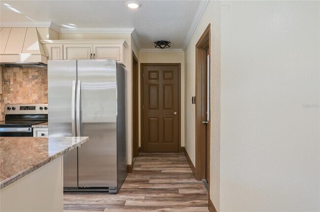 Building Photo - 1846 SE Lake Weir Ave