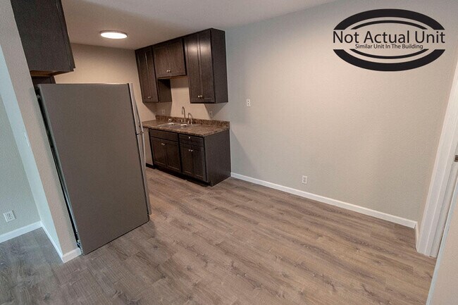 Building Photo - 3408 Balboa Ln